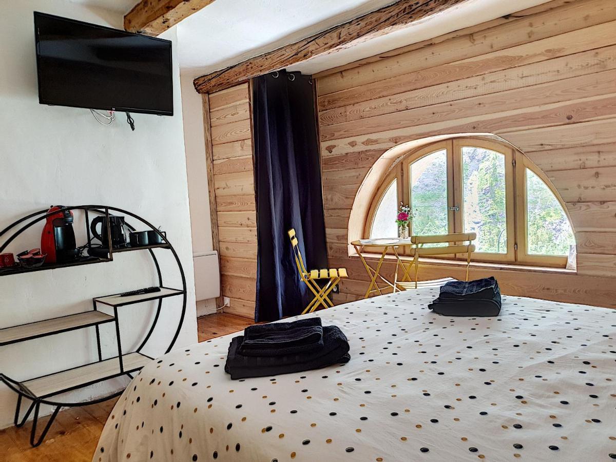 La Maison Basse サン＝ダルマ＝ル＝セルヴァージュ エクステリア 写真